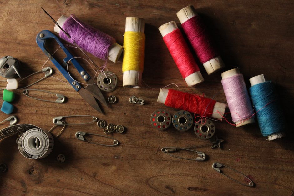 Machine &agrave; coudre pieds, aiguilles & accessoires